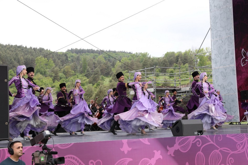 Şuşada "Xarıbülbül" Musiqi Festivalından FOTOLAR