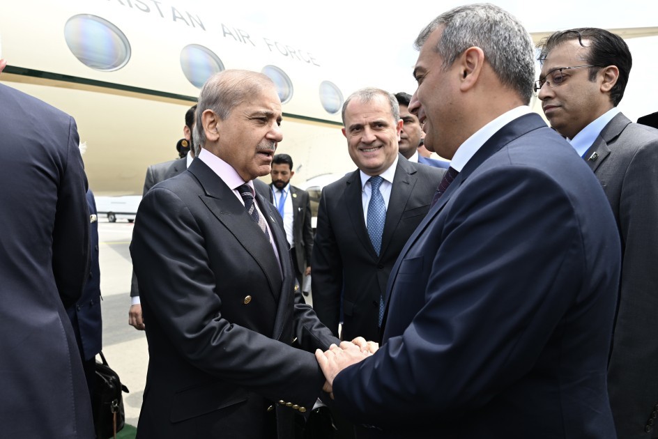 Şahbaz Şərifin təyyarəsi Laçın hava limanına endi -FOTOLAR