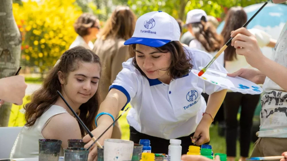 TuranBank DOST Agentliyi ilə birgə həssas qrupdan olan uşaqları sevindirib