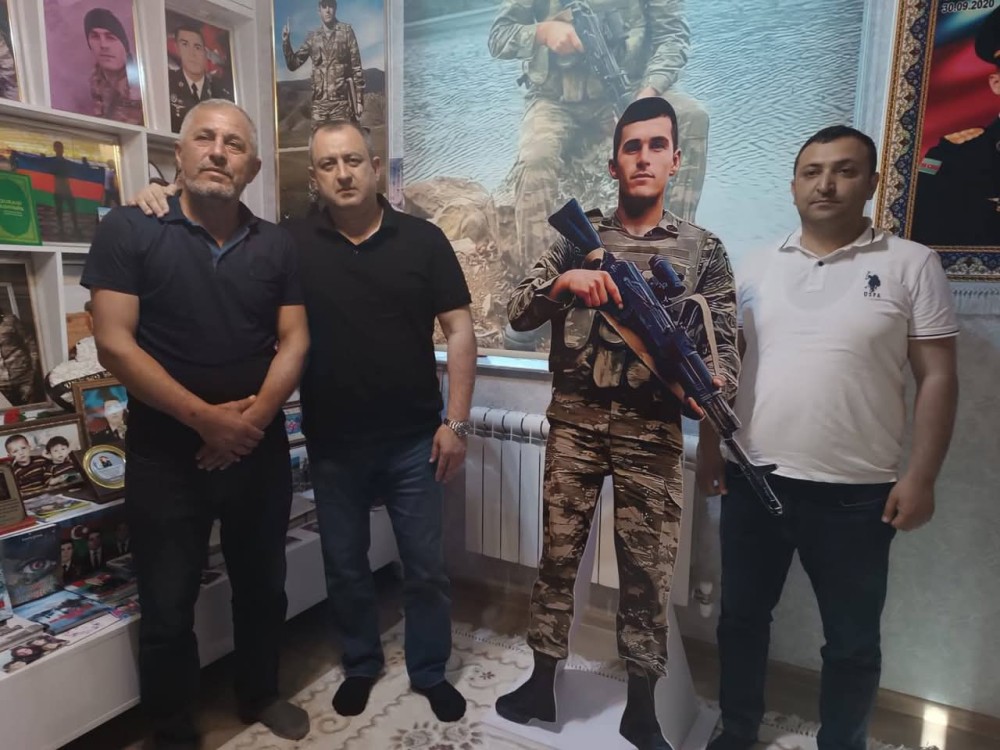 Adil Əliyev Murovdağ döyüşlərində itkin düşən leytenantın ailəsini ziyarət etdi – “Bu Vətən sizi unutmayacaq”