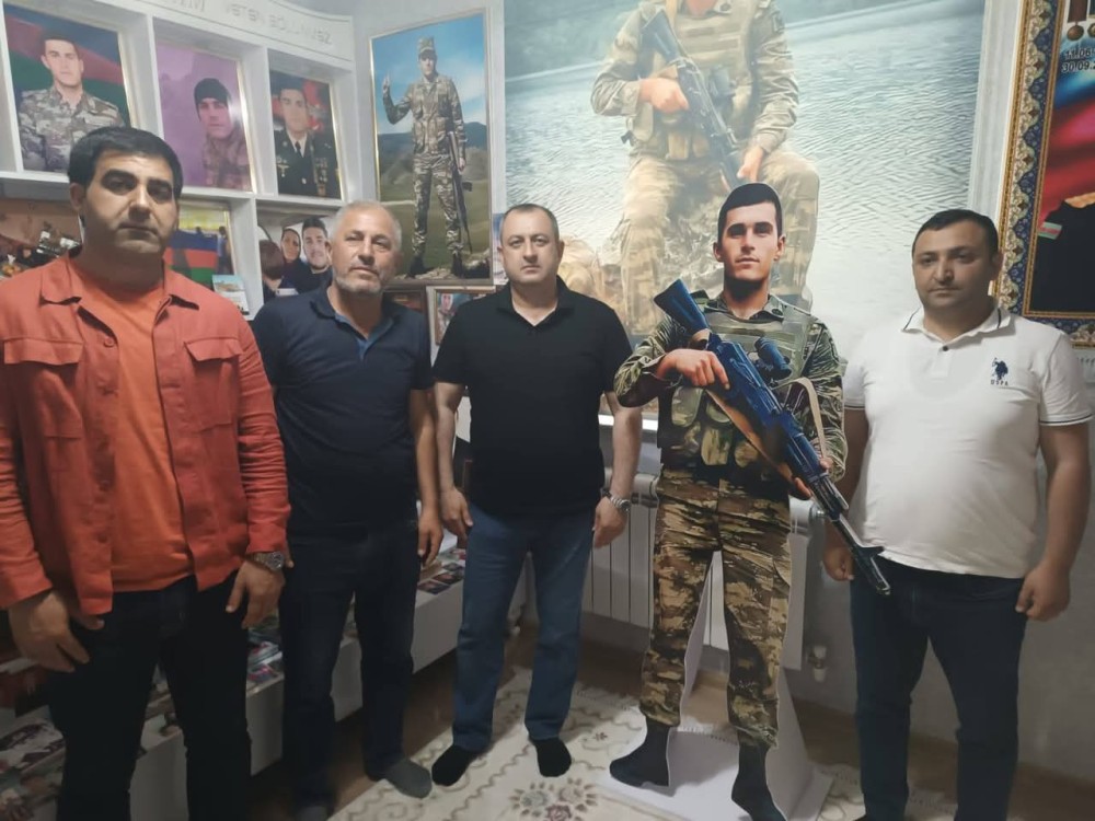 Adil Əliyev Murovdağ döyüşlərində itkin düşən leytenantın ailəsini ziyarət etdi – “Bu Vətən sizi unutmayacaq”