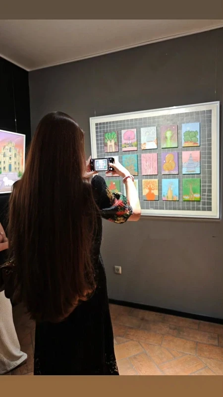 Arzu Əliyeva rəsm qalereyasında - FOTOLAR