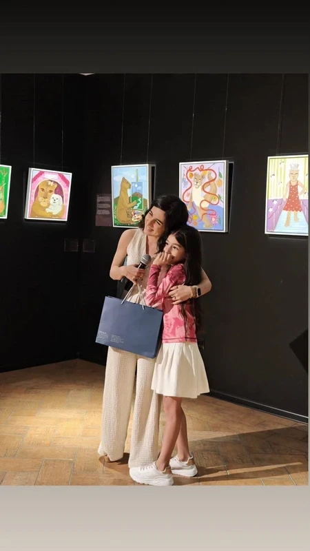 Arzu Əliyeva rəsm qalereyasında - FOTOLAR