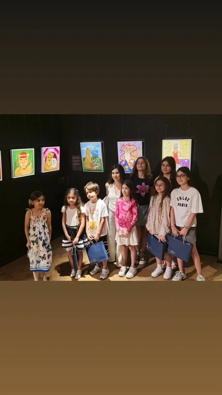 Arzu Əliyeva rəsm qalereyasında - FOTOLAR