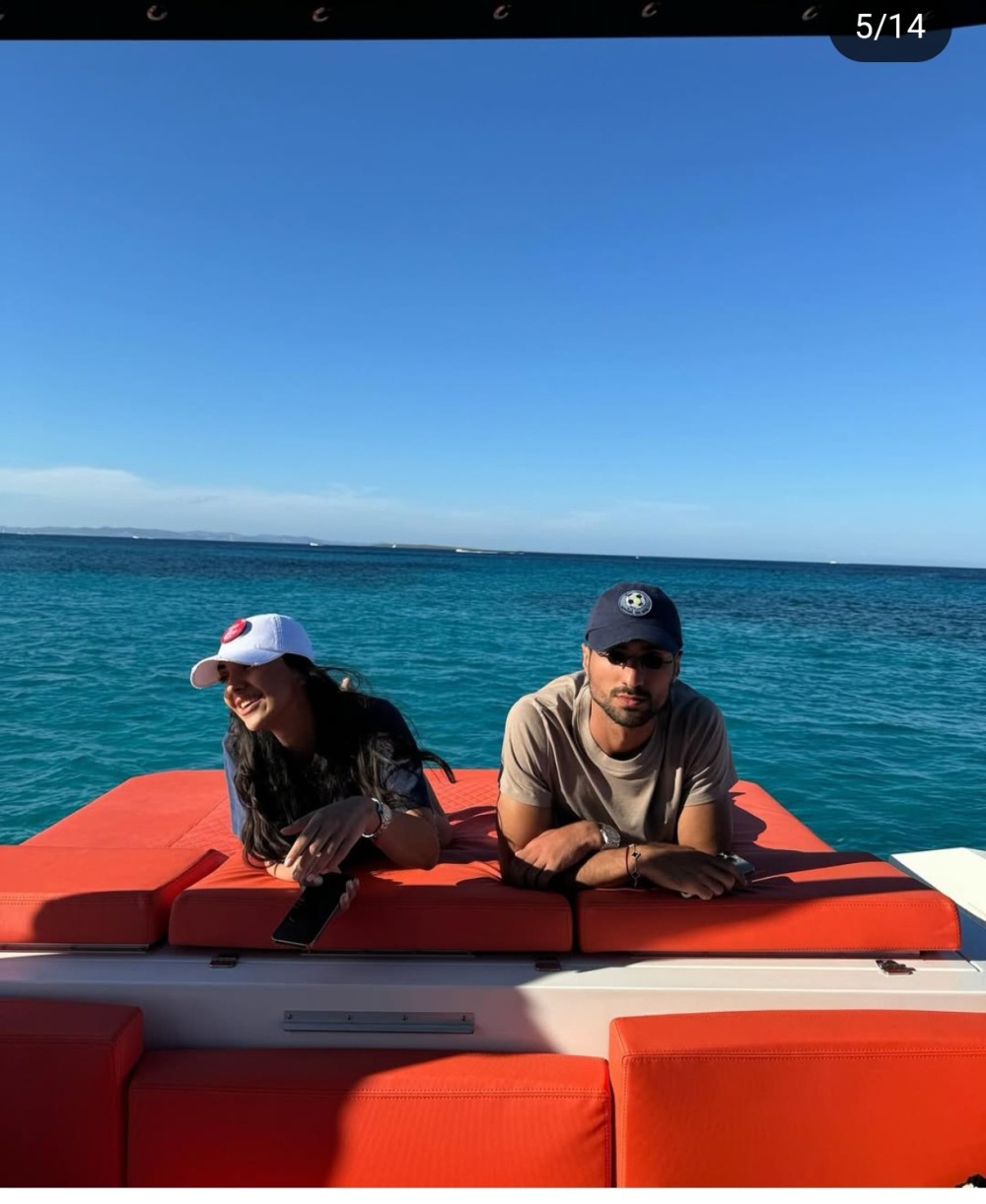 Futbolçu Mahir Emrəli İbizada sevgilisi ilə- Foto