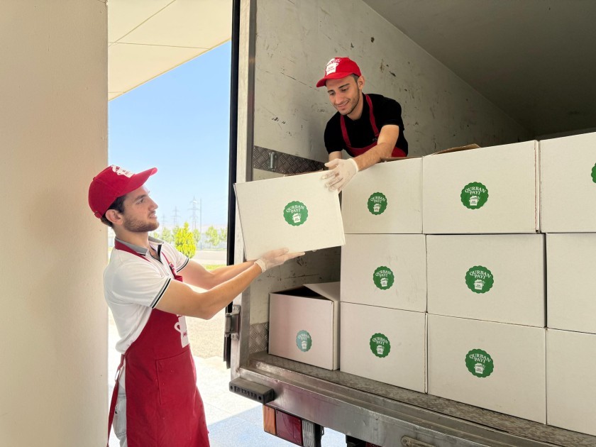 Leyla Əliyevanın təşəbbüsü ilə Yevlaxda ailələrə qurban payları çatdırıldı -FOTOLAR