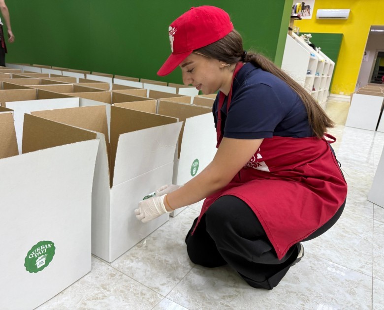 Leyla Əliyevanın təşəbbüsü ilə Yevlaxda ailələrə qurban payları çatdırıldı -FOTOLAR