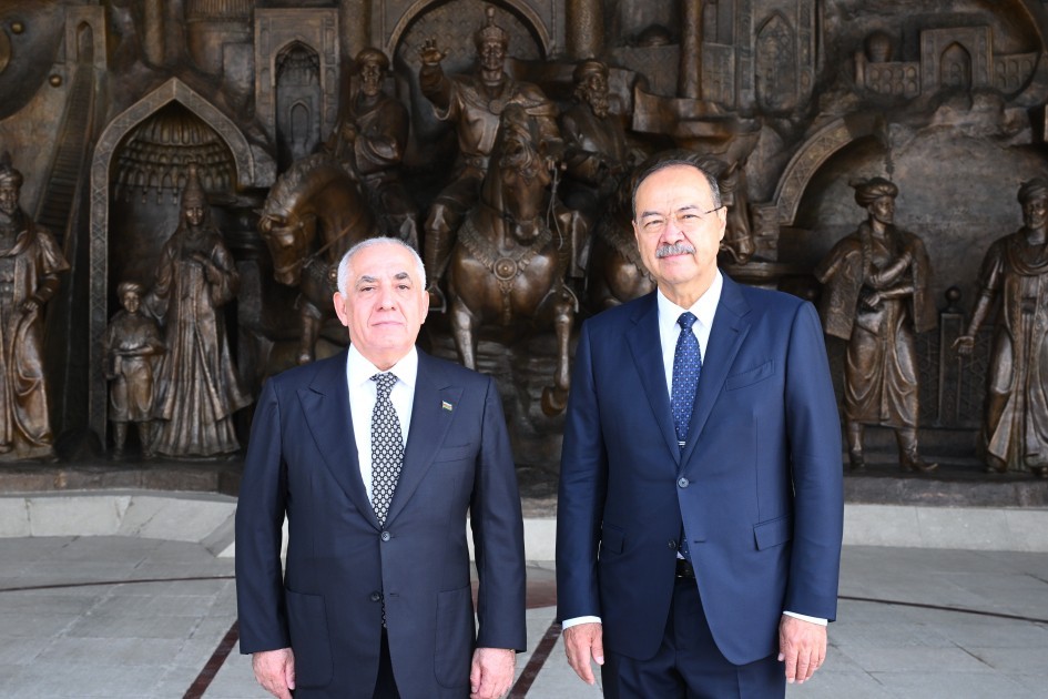 Əli Əsədov Daşkənddə Müstəqillik abidəsini ziyarət etdi -FOTOLAR