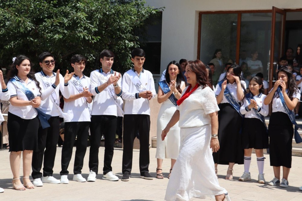 Xankəndidə 37 il əvvəl məzun olanlar üçün "Son zəng" -FOTOLAR