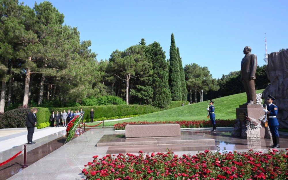 Bolqarıstan Milli Assambleyasının sədri Fəxri xiyabanda -FOTO