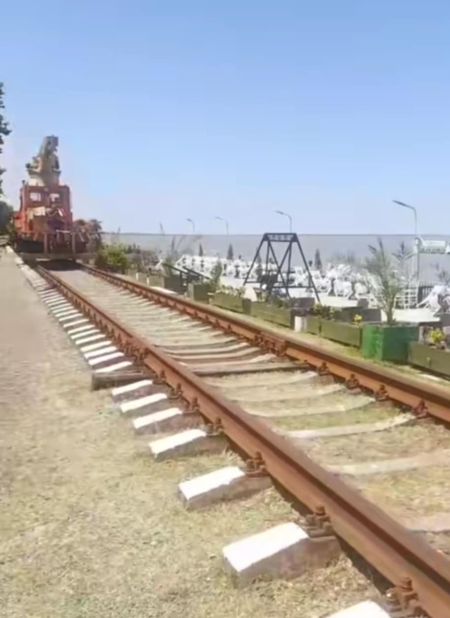 Lənkəranda dəmir yolu xəttin bir addımlığında restorana kim icazə verib?-Video