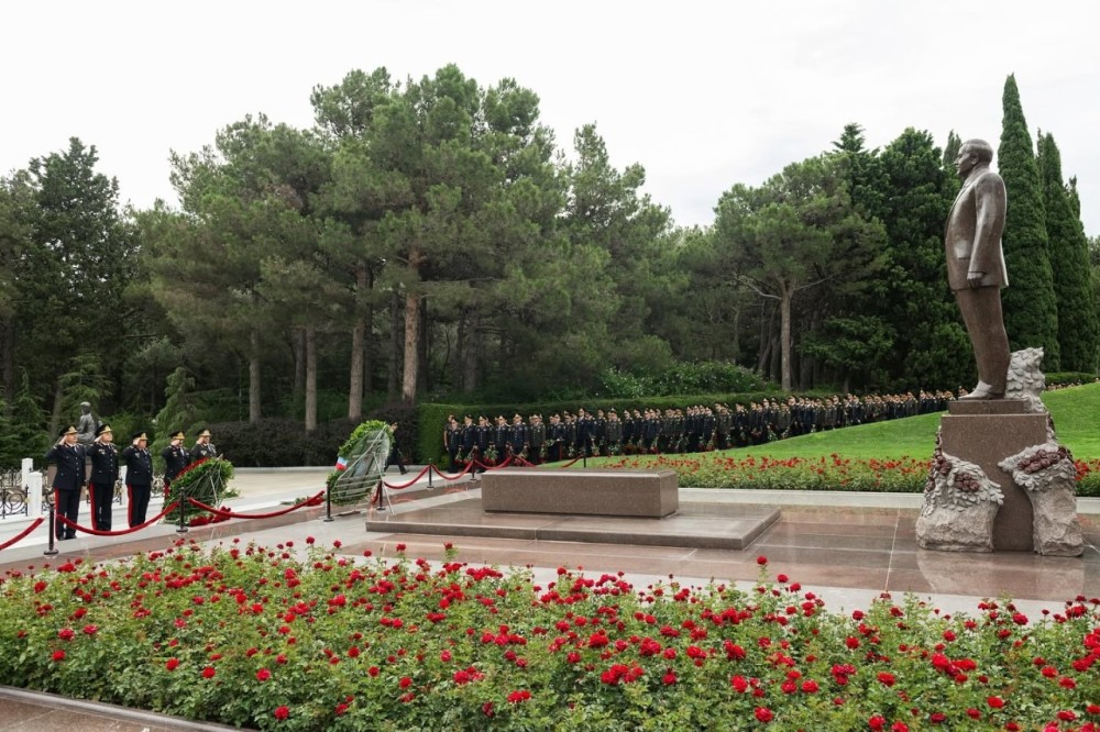 DİN rəhbərliyi Heydər Əliyevin məzarını ziyarət etdi -VİDEO+FOTOLAR