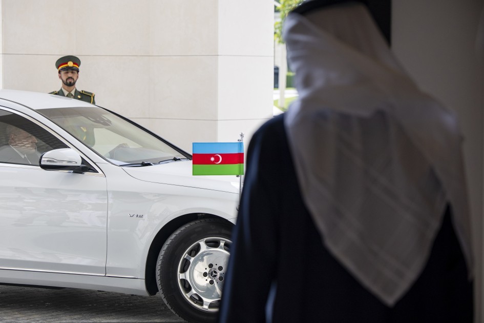 İlham Əliyev BƏƏ prezidenti ilə görüşdü -FOTOLAR