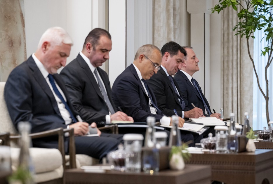 İlham Əliyev BƏƏ prezidenti ilə görüşdü -FOTOLAR