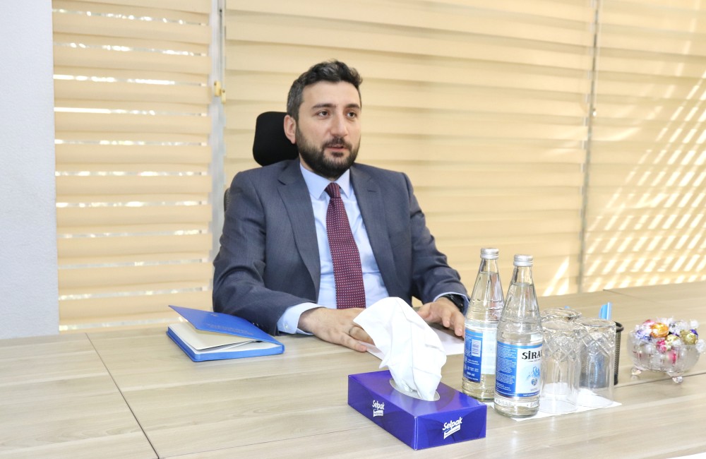 Vəkillər Kollegiyasının sədri dördüncü “Yüksəliş” müsabiqəsinin qalibi ilə növbəti görüşünü keçirib