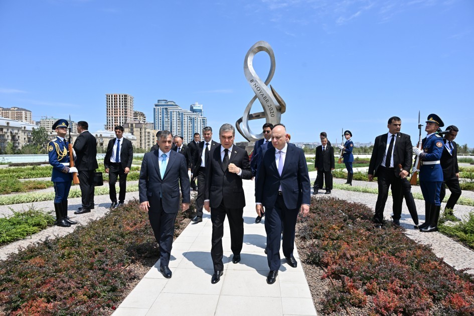 Berdiməhəmmədov Zəfər parkını ziyarət edib -FOTOLAR