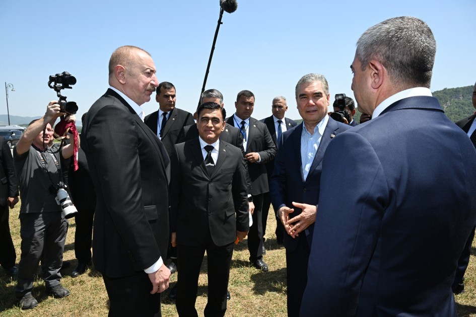 Prezident Berdiməhəmmədova Qarabağ atı hədiyyə etdi -FOTOLAR