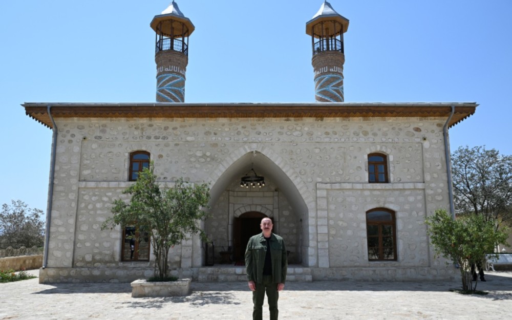 Prezident Qiyaslı kəndindəki məscidin binasının açılışında -FOTOLAR
