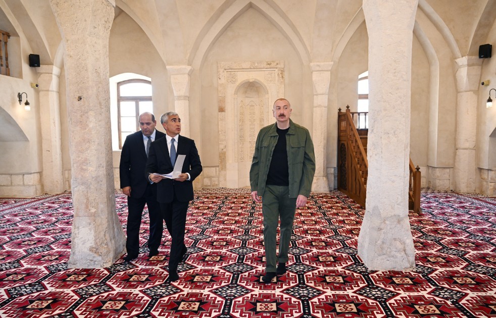 Prezident Qiyaslı kəndindəki məscidin binasının açılışında -FOTOLAR