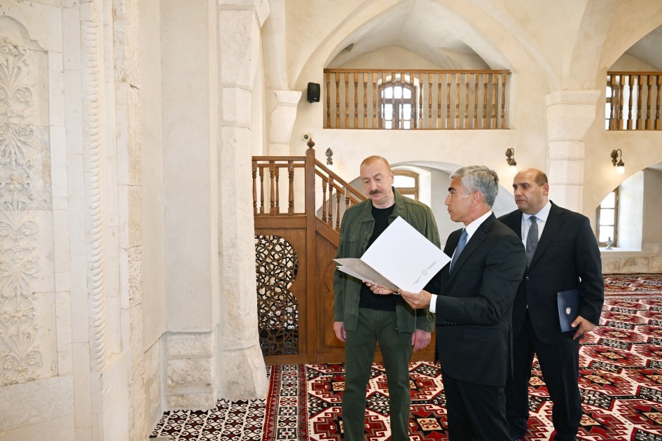 Prezident Qiyaslı kəndindəki məscidin binasının açılışında -FOTOLAR