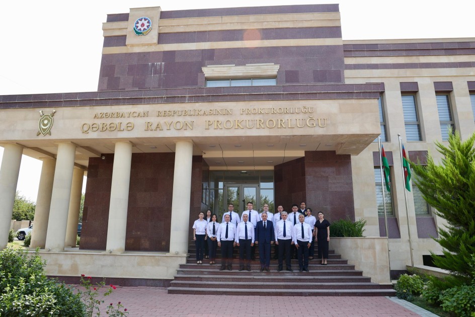 Baş prokuror Qəbələdə vətəndaşların müraciətlərini dinləyib -FOTOLAR
