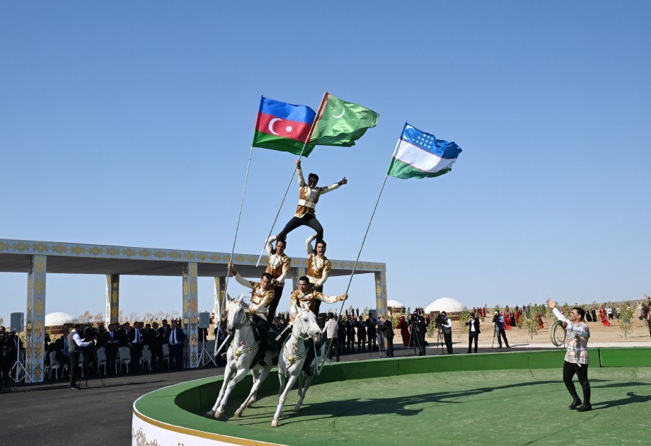 İlham Əliyevə “Axaltəkə” atı hədiyyə edildi- VİDEO+FOTOLAR