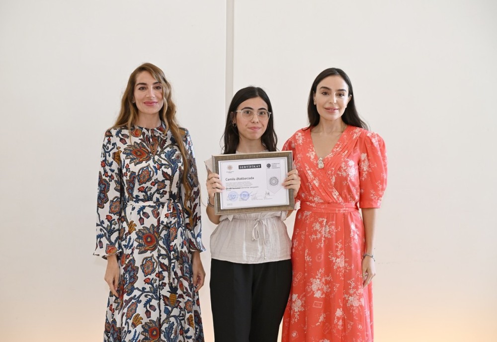 Leyla və Arzu Əliyeva tələbələrə sertifikatlarını təqdim etdilər -FOTOLAR