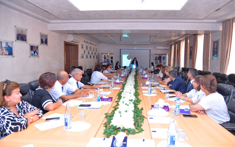 Sentyabr konfransı: “Dəyirmi masa”larda müzakirələr