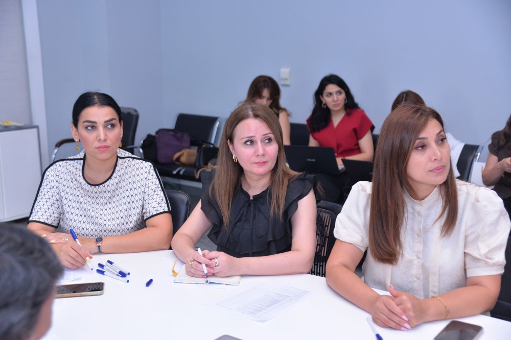 Sentyabr konfransı: “Dəyirmi masa”larda müzakirələr