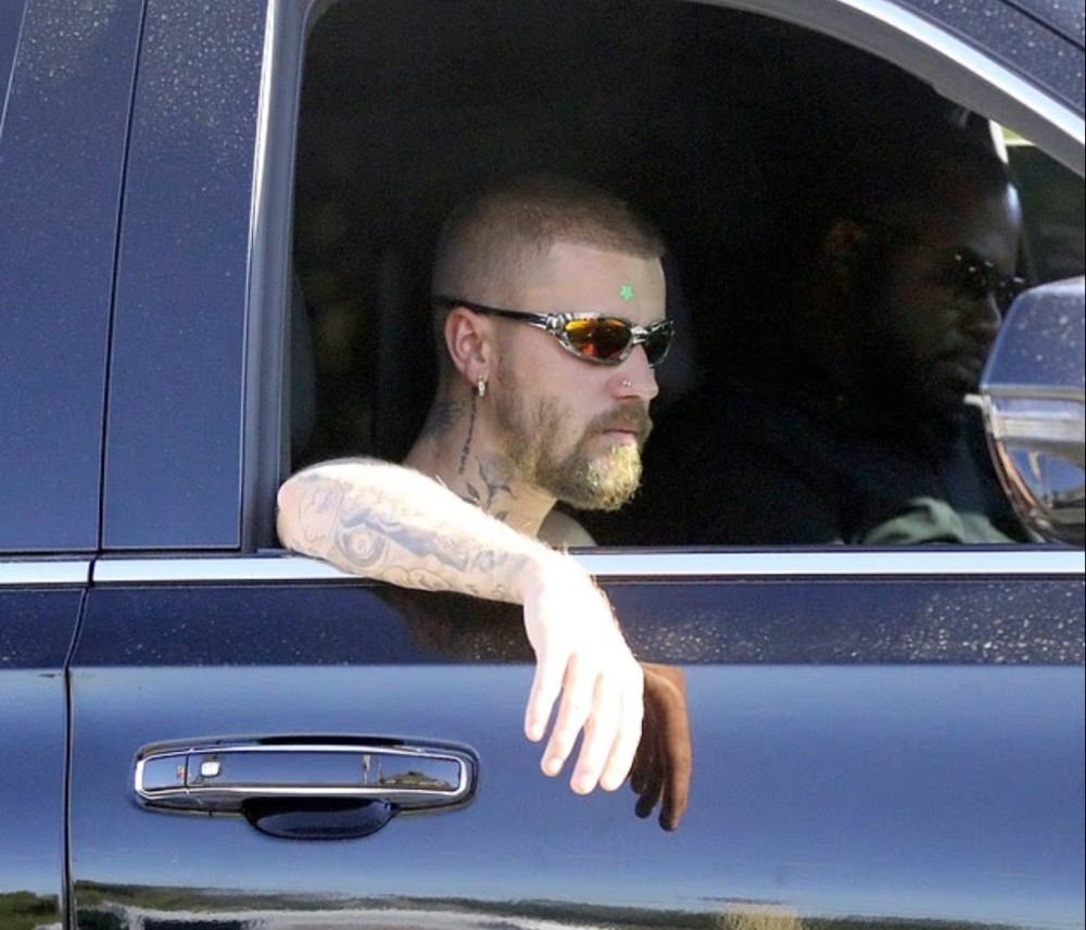 Castin Biber yeni imici ilə görüntüləndi