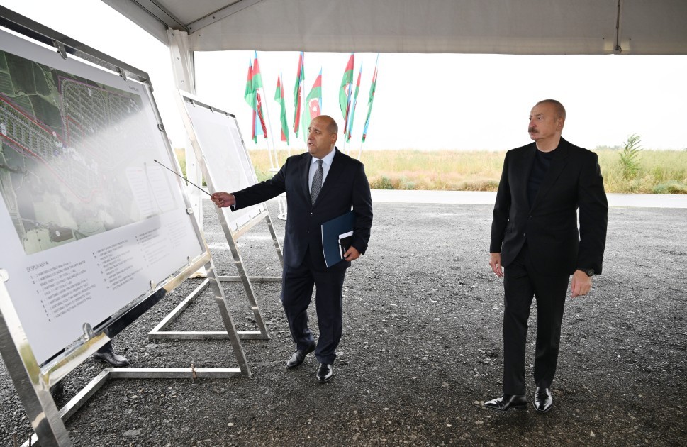 Prezident Qaraxanbəyli kəndinin təməlini qoydu -FOTOLAR