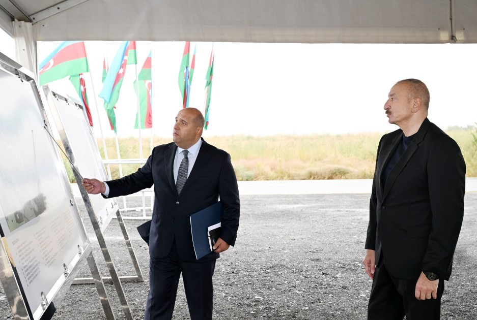 Prezident Qaraxanbəyli kəndinin təməlini qoydu -FOTOLAR