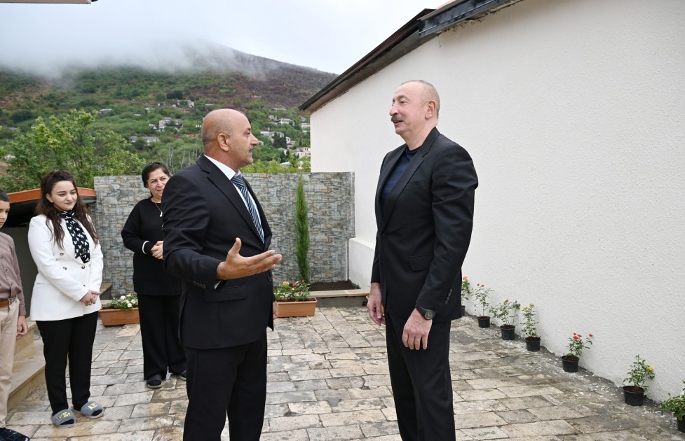 Prezident Sos sakininin evində oldu -FOTOLAR (VİDEO)