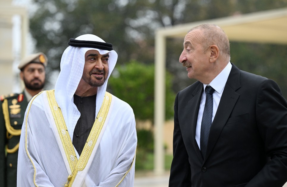 Prezidentlər güllələnmiş heykəllərə baxıblar+ FOTOLAR