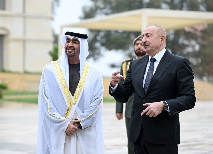 Prezidentlər güllələnmiş heykəllərə baxıblar+ FOTOLAR