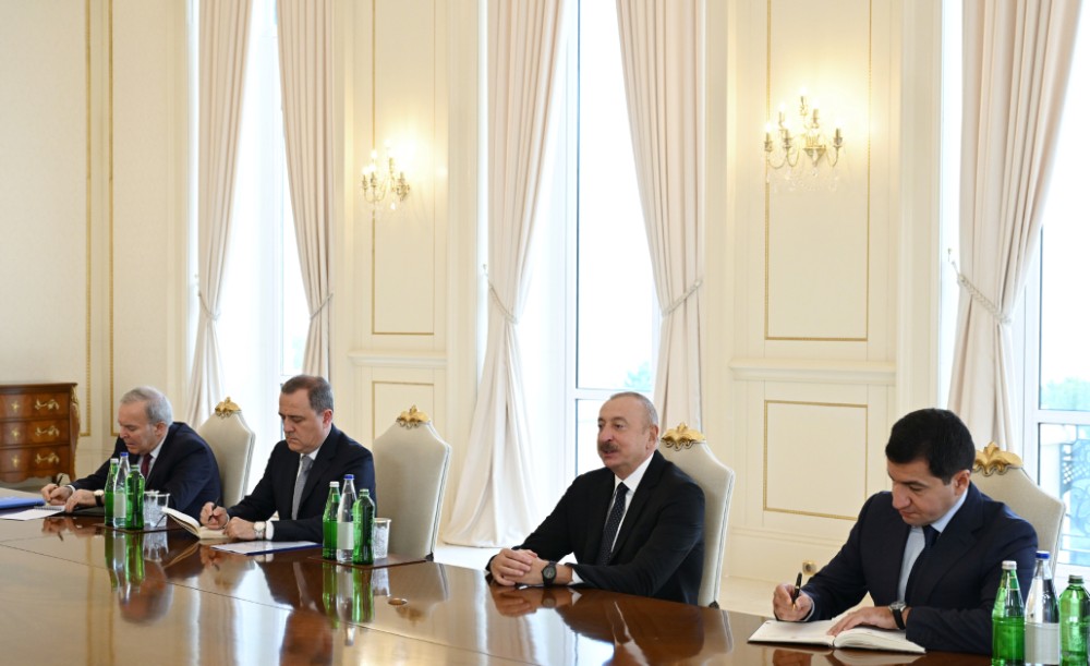 Prezident İlham Əliyev Avropa İttifaqının Genişlənmə üzrə komissarını qəbul edib- FOTO