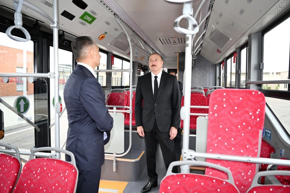 İlham Əliyev "BakuBus"un Gəncə Avtoparkının açılışında /FOTOLAR