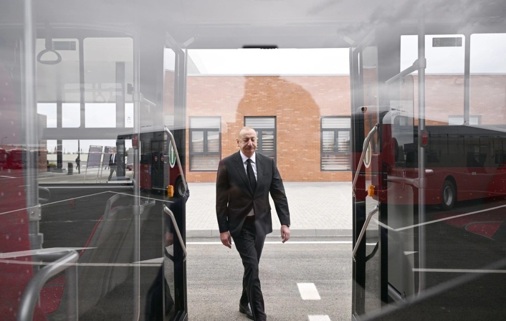 İlham Əliyev "BakuBus"un Gəncə Avtoparkının açılışında /FOTOLAR