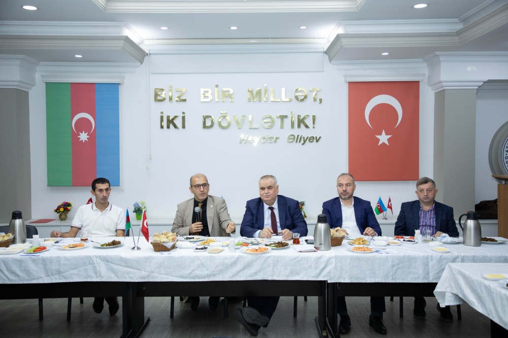 Gəncliyə Yardım Fondunda Milli Mətbuatın 150 illiyi Münasibəti İlə Görüş Keçirilib