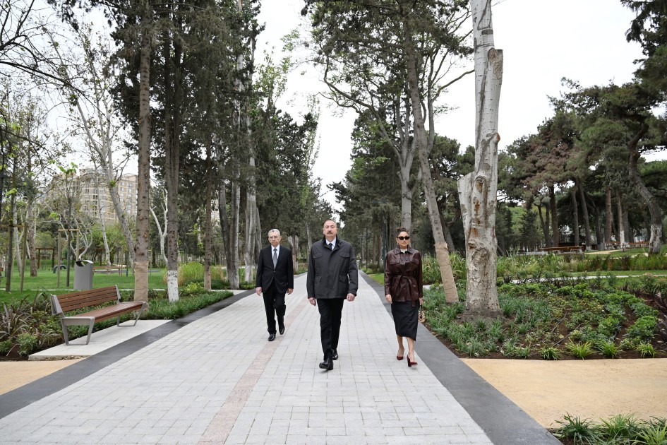 İlham Əliyev və birinci xanım yeni parkın açılışında- FOTOLAR