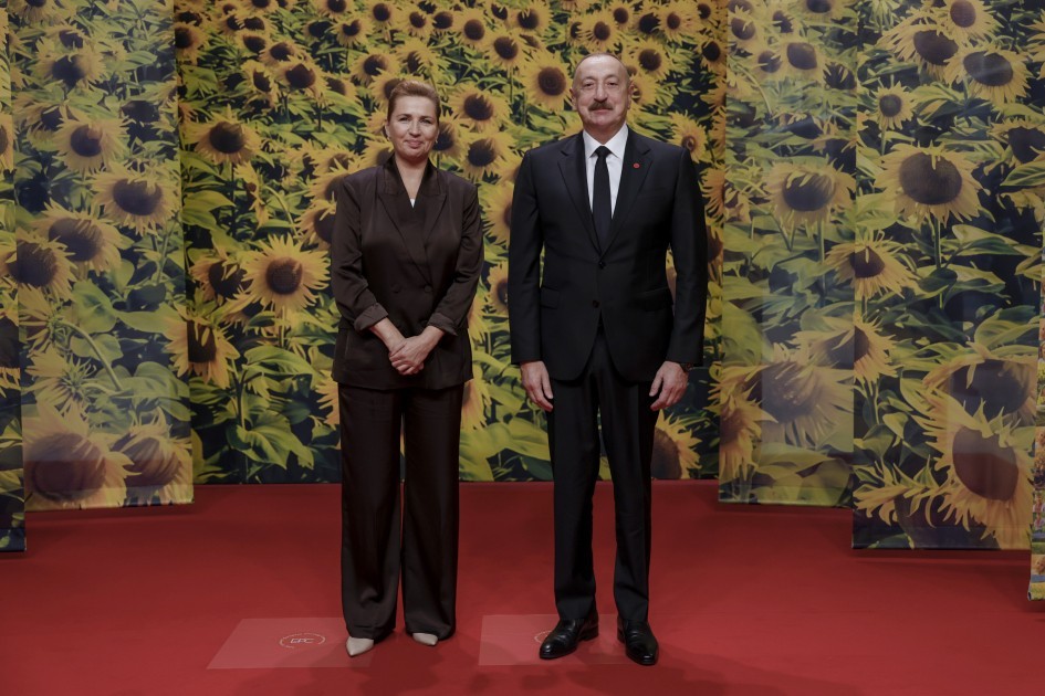 İlham Əliyev Kopenhagendə Zirvə toplantısının açılışında /YENİLƏNİB (FOTO)