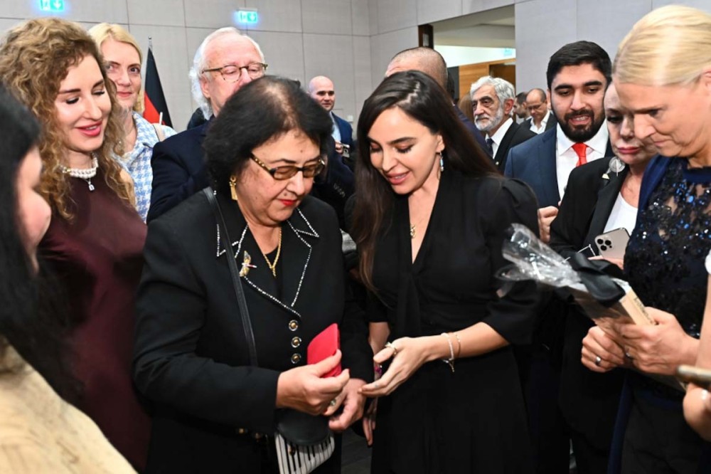 Leyla və Arzu Əliyevalar Berlində sərgidə iştirak etdi - FOTOLAR