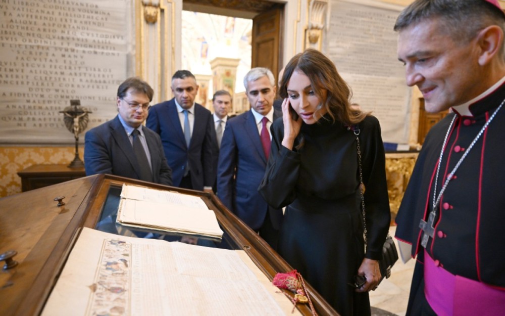 Birinci xanım Vatikan Apostol Kitabxanasını ziyarət etdi -FOTOLAR