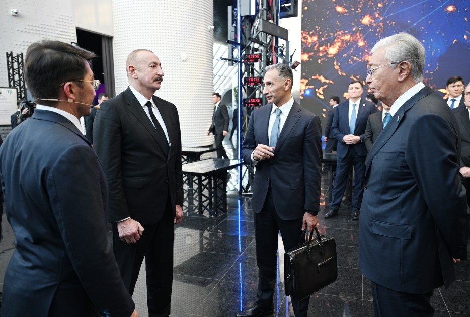 Prezidentlər “Alem.ai” Beynəlxalq Süni İntellekt Mərkəzində olublar - FOTOLAR