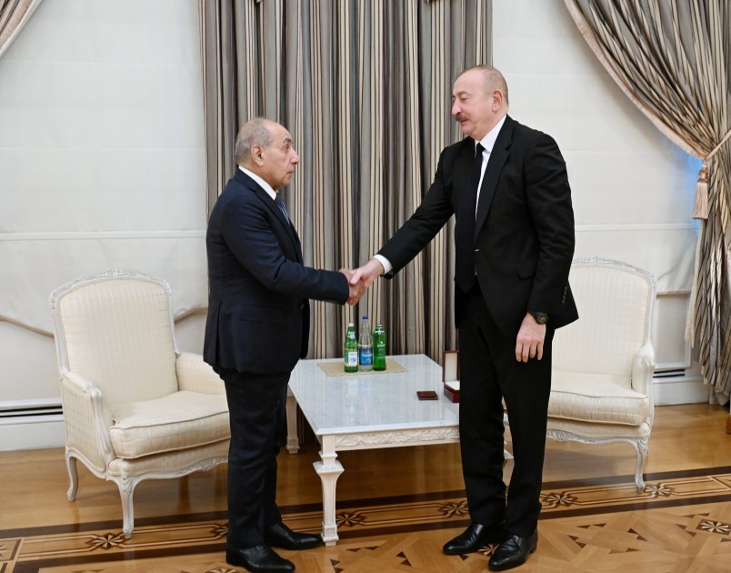 İlham Əliyev Yaqub Eyyubova “İstiqlal” ordenini təqdim etdi - FOTOLAR