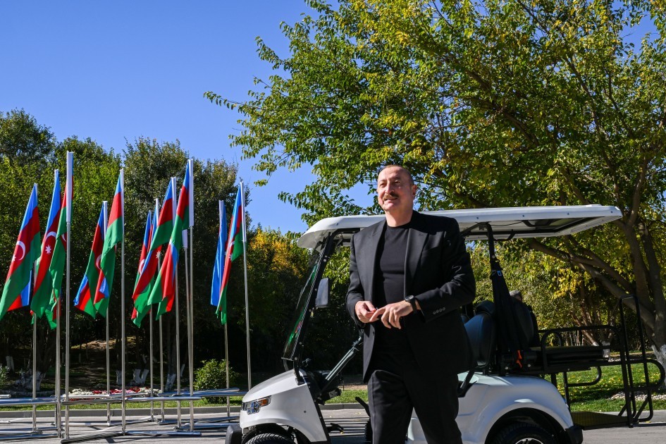 İlham Əliyev Horovlu sakinlərinə mənzillərinaçarlarını təqdim etdi - FOTOLAR