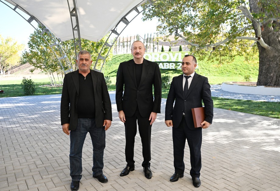 İlham Əliyev Horovlu sakinlərinə mənzillərinaçarlarını təqdim etdi - FOTOLAR