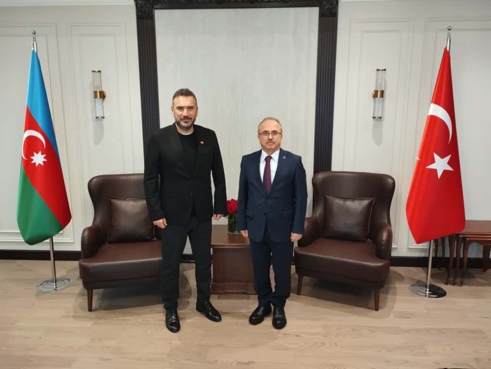 Ertem Şener Bakıda Türkiyənin Azərbaycandakı səfirliyini ziyarət edib