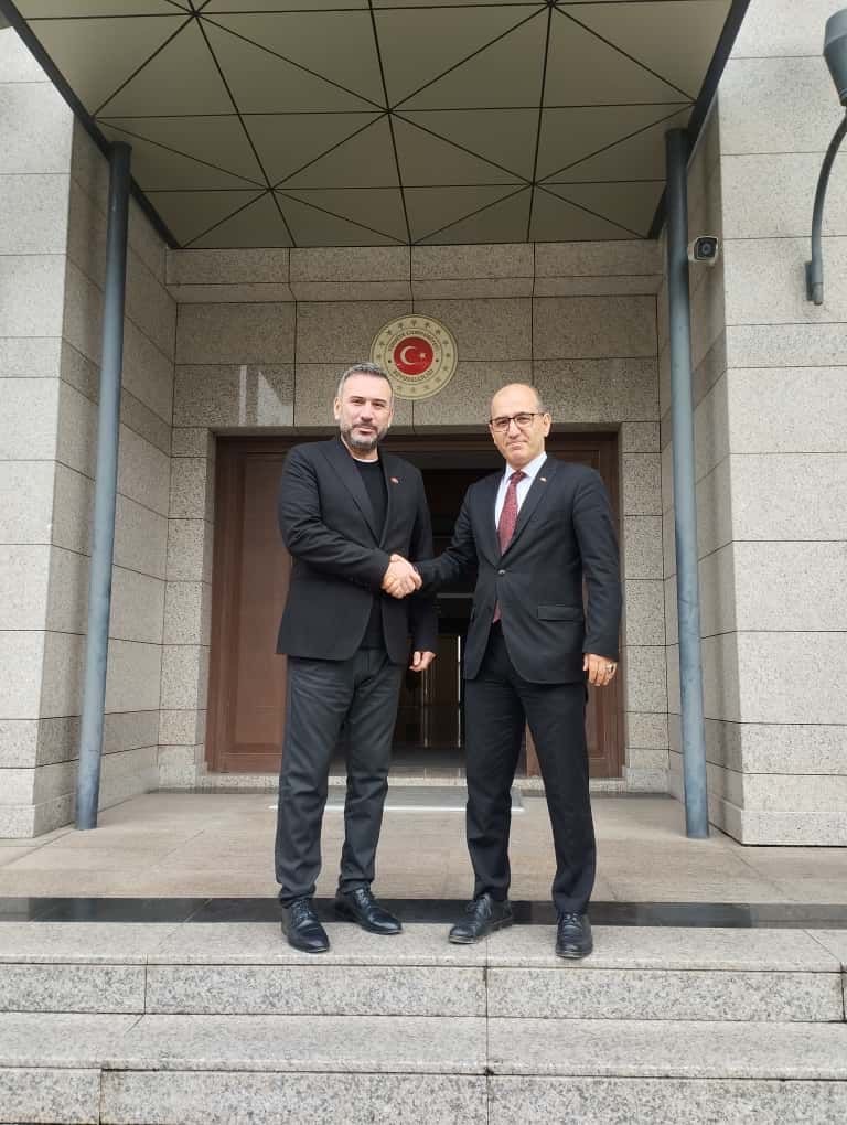 Ertem Şener Bakıda Türkiyənin Azərbaycandakı səfirliyini ziyarət edib