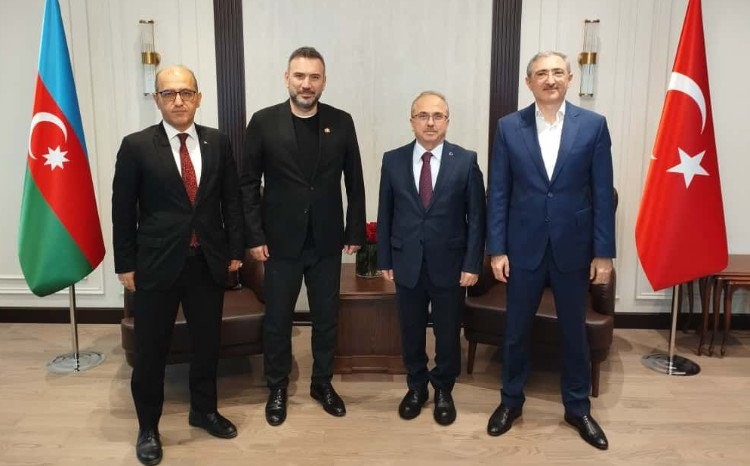 Ertem Şener Bakıda Türkiyənin Azərbaycandakı səfirliyini ziyarət edib